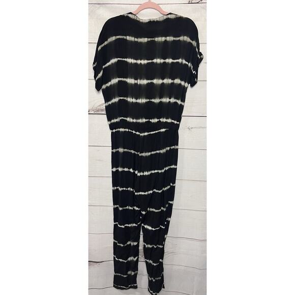 Size Medium Olivaceous Jumpsuit Black & White - Picture 5 of 5